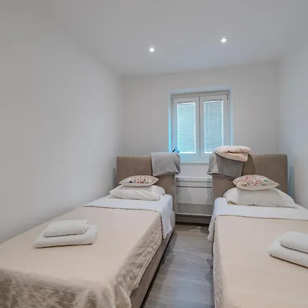 Rose דירה זאדאר